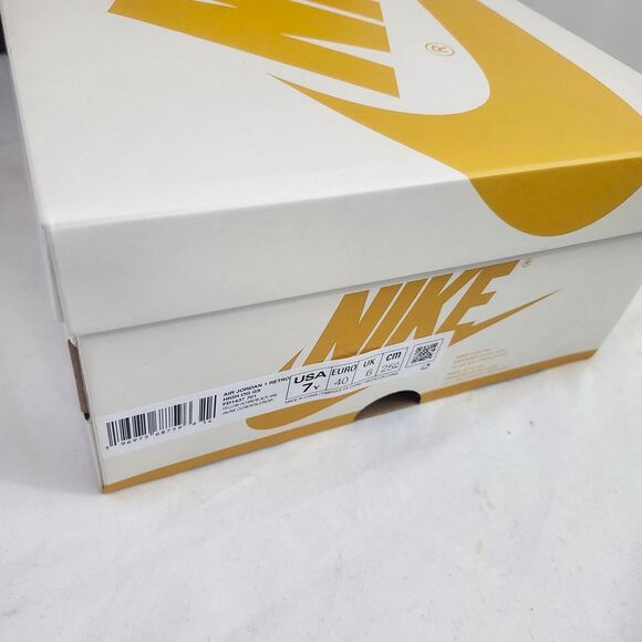 Nike White and Yellow Trainers - Picture 5 of 5